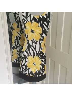 Alyx  black /yellow floral artdeco shift dress Artsy, pop of color. Size 6P. EUC